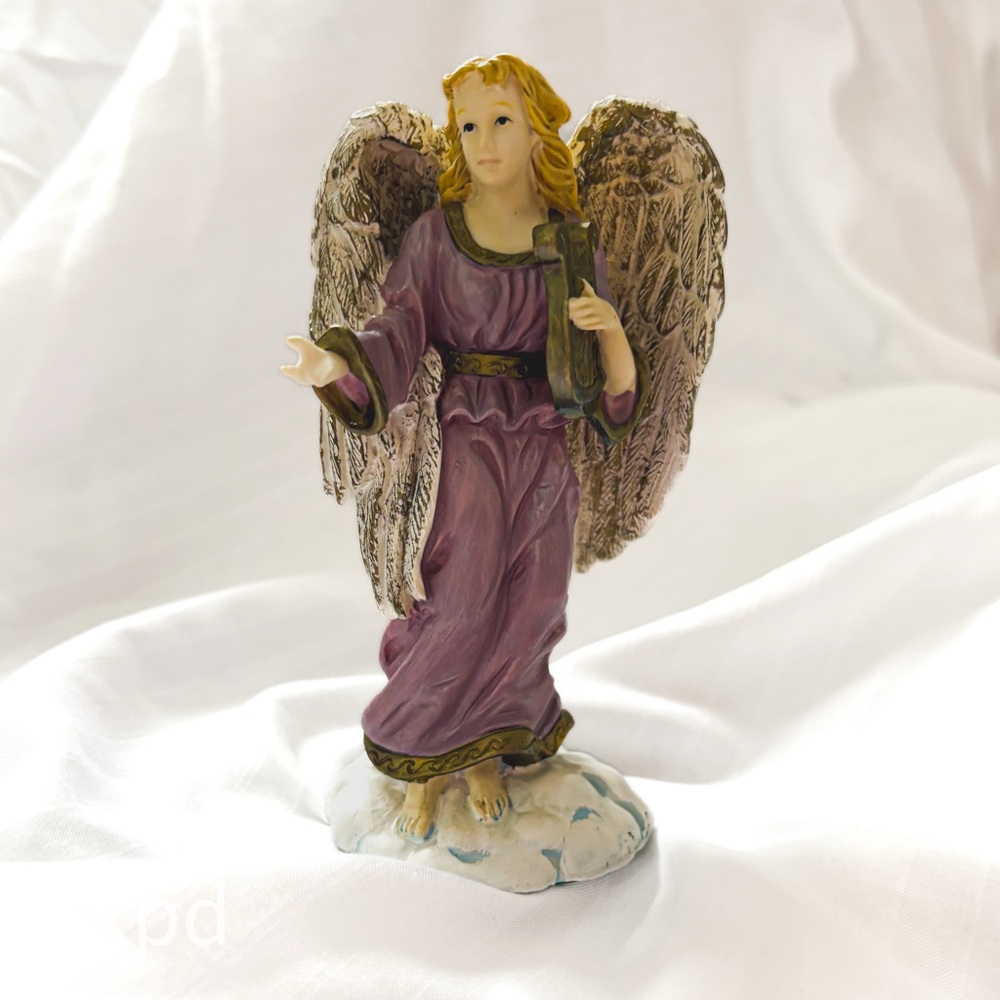 Classic Collectibles Harmony Angel Figurine (1996) – Lavender Robe with Lyre